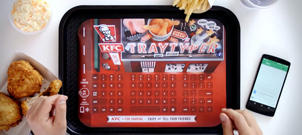 In Germania, da KFC, puoi mangiare e chattare grazie all'innovativo vassoio interattivo