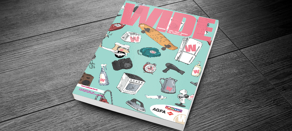 Cosa leggi sotto l’ombrellone? Ma il numero 49 di WIDE, è ovvio!